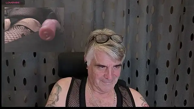 XXX chat uživo modela DirtyDaddy_CH