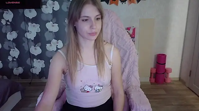 EmiliaMur_ Adlı Modelin Canlı XXX Sohbeti
