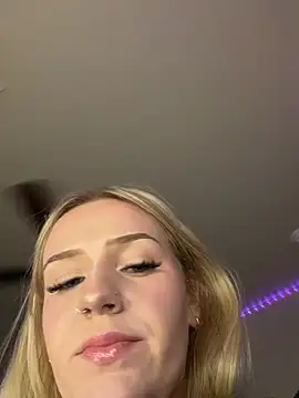 Ms_CherrySnow's Live XXX Chat