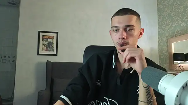 Chatroom XXX en direct de KaydenDrew