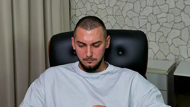 צ'אט XXX בשידור חי של ClintMasters