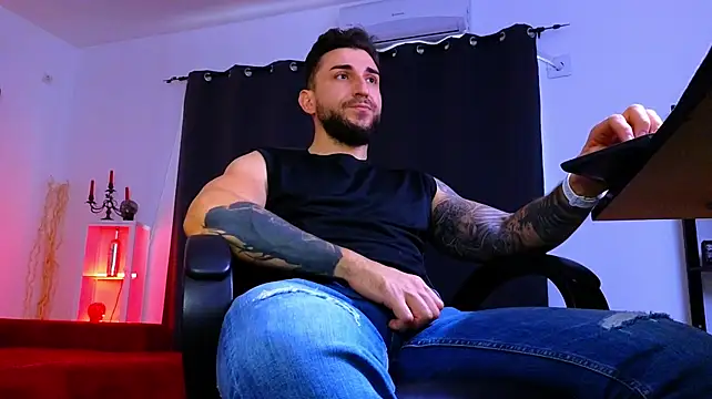 MightyAaron66 live XXX chat