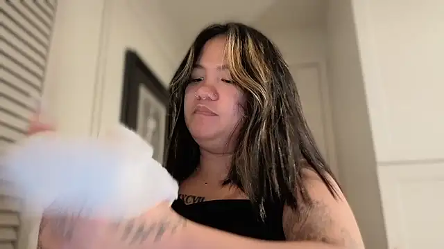 momgoeswild's Live XXX Chat