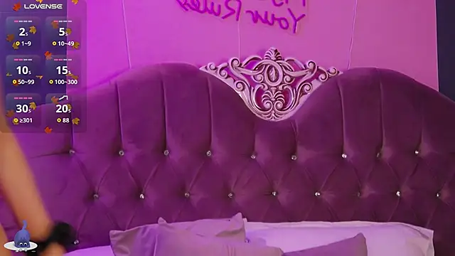 PinkySparks live XXX chat