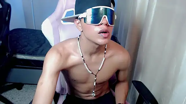 Manuxx2 Live XXX Chat