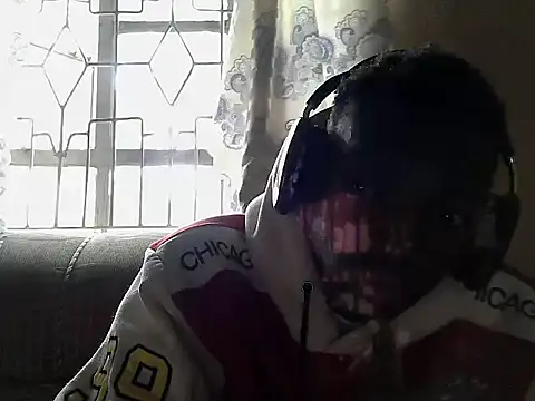 JewelFuckEntertainer212 Show in webcam