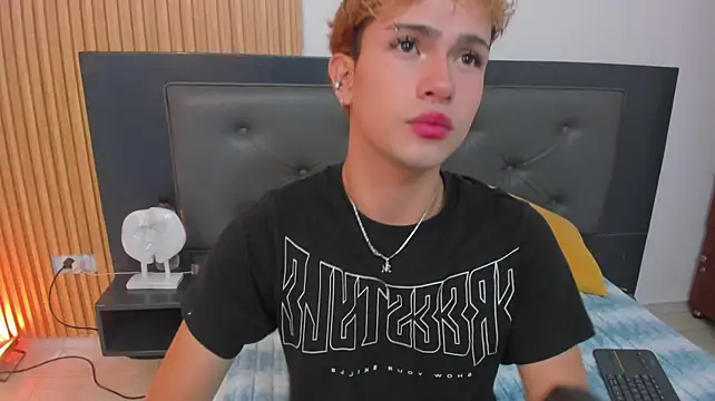 XXX chat uživo modela RyanFox1