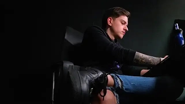 צ'אט XXX בשידור חי של FelixStarkk