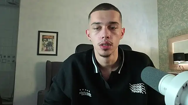 Živý XXX chat KaydenDrew