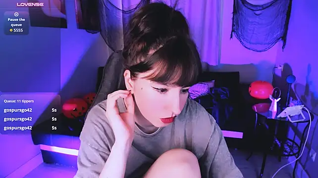 Lily_xBabe Adlı Modelin Canlı XXX Sohbeti