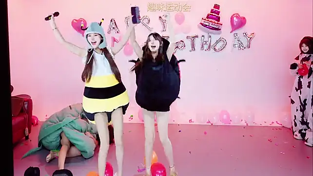 Gee-002's Live XXX Chat