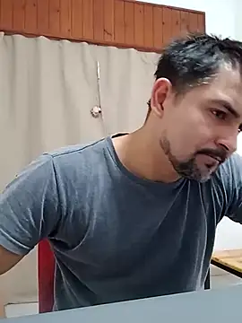 Czat XXX na żywo – Bradd_32