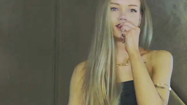 MarilynNova élő XXX-chatje