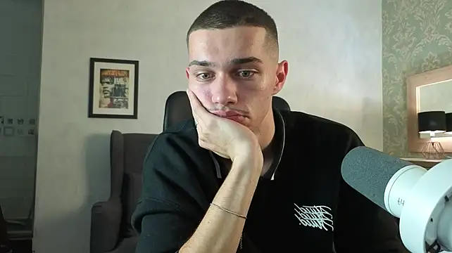Živý XXX chat KaydenDrew