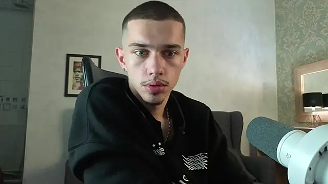 XXX chat uživo modela KaydenDrew
