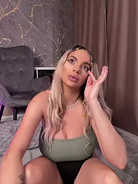PearlPlenty's Live XXX Chat