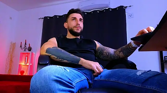 MightyAaron66's Live XXX Chat