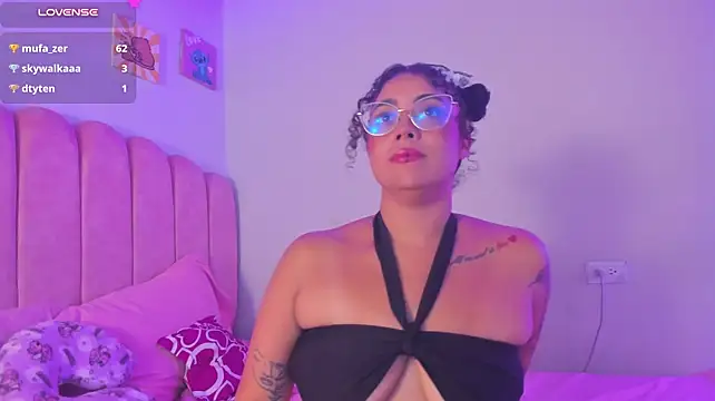 צ'אט XXX בשידור חי של antonelllepiercee