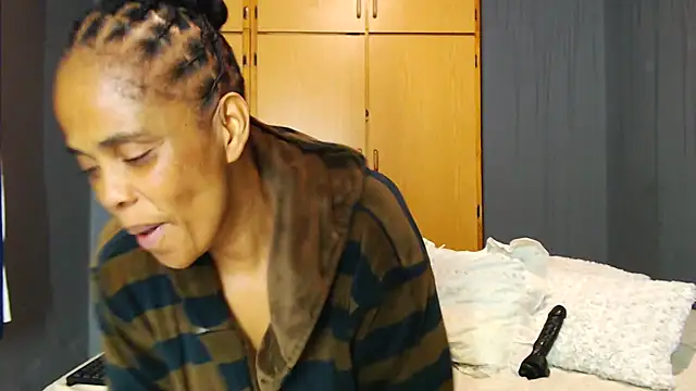 CreamyMilf_Juice01's Live XXX Chat