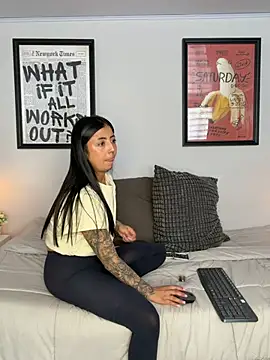 Caroline_dh live XXX chat