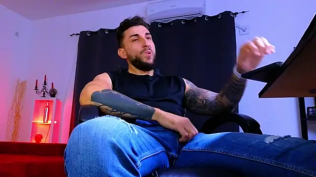 MightyAaron66 Live XXX-Chat