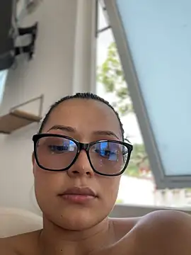 Lola_sweeet18's Live XXX Chat