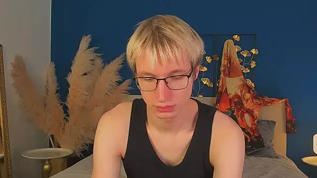 ADRIAN_LUKSのライブXXXチャット