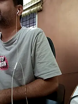 צ'אט XXX בשידור חי של daddys_strip