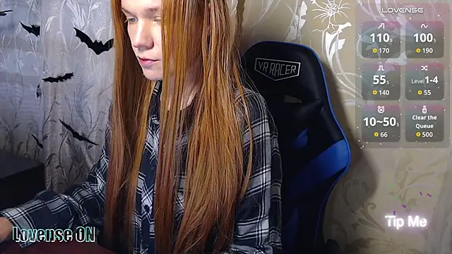 Chatroom XXX en direct de Charm-Doll