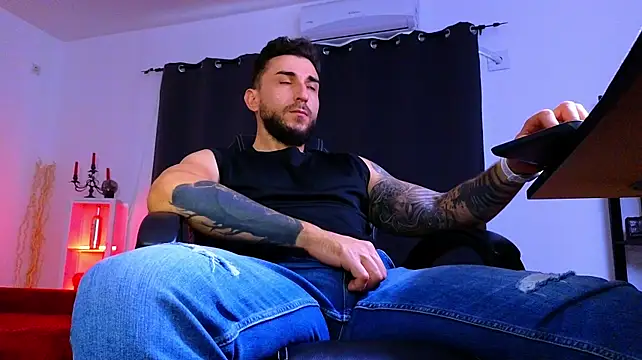MightyAaron66 Live XXX-chat