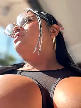 Outdoors-Mia_Khalifa's Live XXX Chat