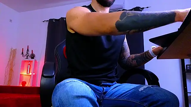 MightyAaron66 Live XXX-Chat