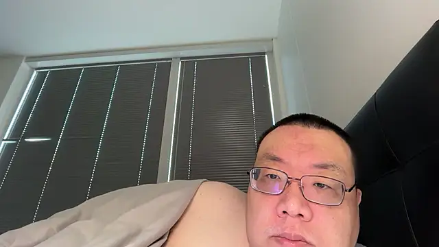 happynewyear111222 Шоу с уебкамера