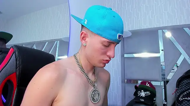 Онлайн чат XXX hunterheat__