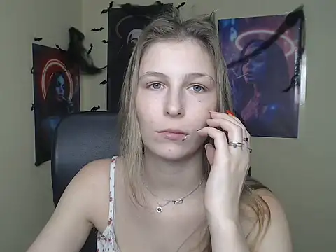 StrangerGi's Live XXX Chat