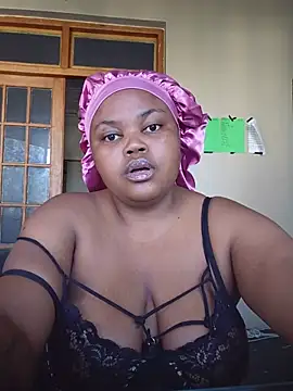 Curveysinaa's Live XXX Chat