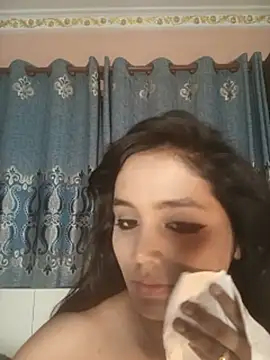 Queen_From_Hell: διαδικτυακό σόου στην κάμερα