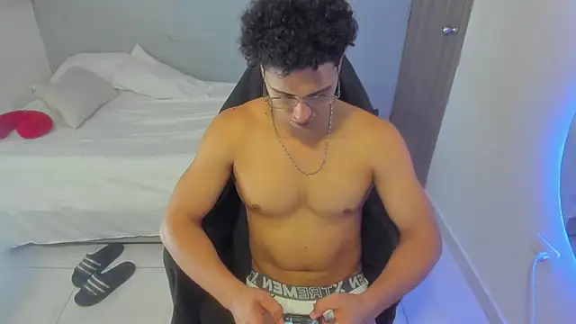 Chat +18 de Kris_Khalifa69 ao vivo