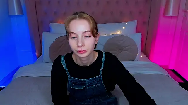 EricaLow's Live XXX Chat