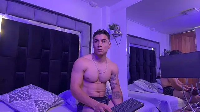 צ'אט XXX בשידור חי של MR_MUSCLE
