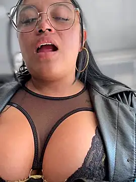 Outdoors-Mia_Khalifa's Live XXX Chat