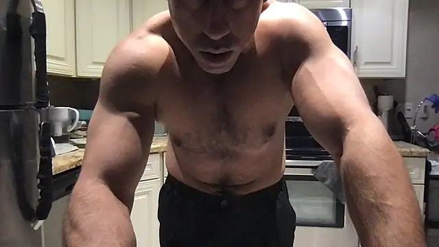 BigGuyMuscle: онлайн-секс-чат