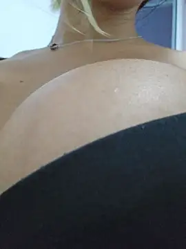Pretty_roxxyy's Live XXX Chat