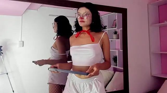 MirandaBunnie Adlı Modelin Canlı XXX Sohbeti