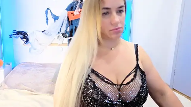 JuicyMillenan Live XXX chat