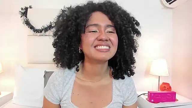 Kiraspell Chat XXX live