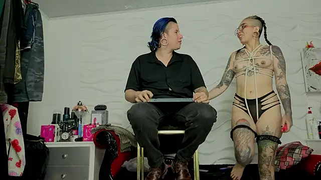 Chat +18 de inkedsinners_ ao vivo