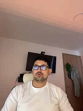TroyeKnight – Naživo XXX chat