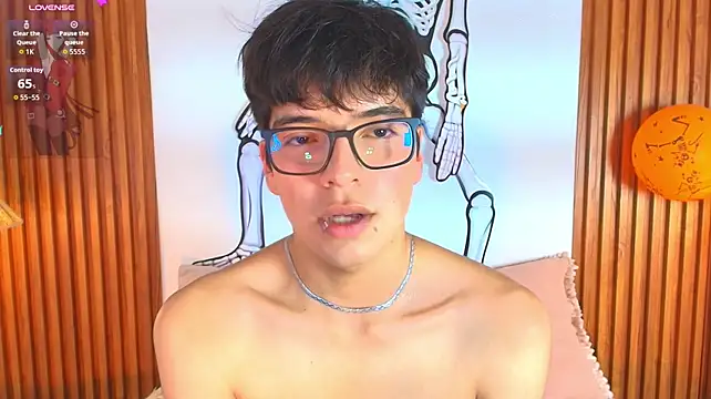 Pokazy przed kamerką – Milo_Wolff