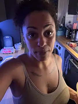 SweetPetiteNoir live XXX chat